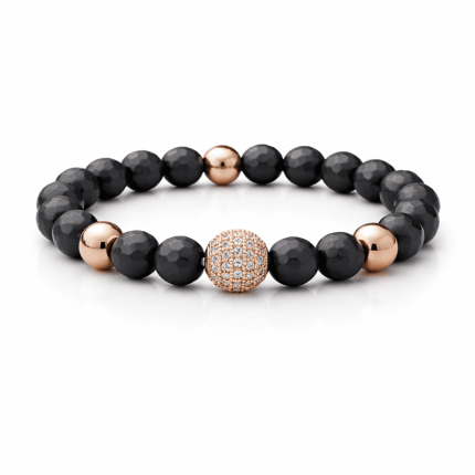Elegáns ásvány karkötő fazettált matt fekete ónix és roségold hematit gyöngyökkel fehér háttéren