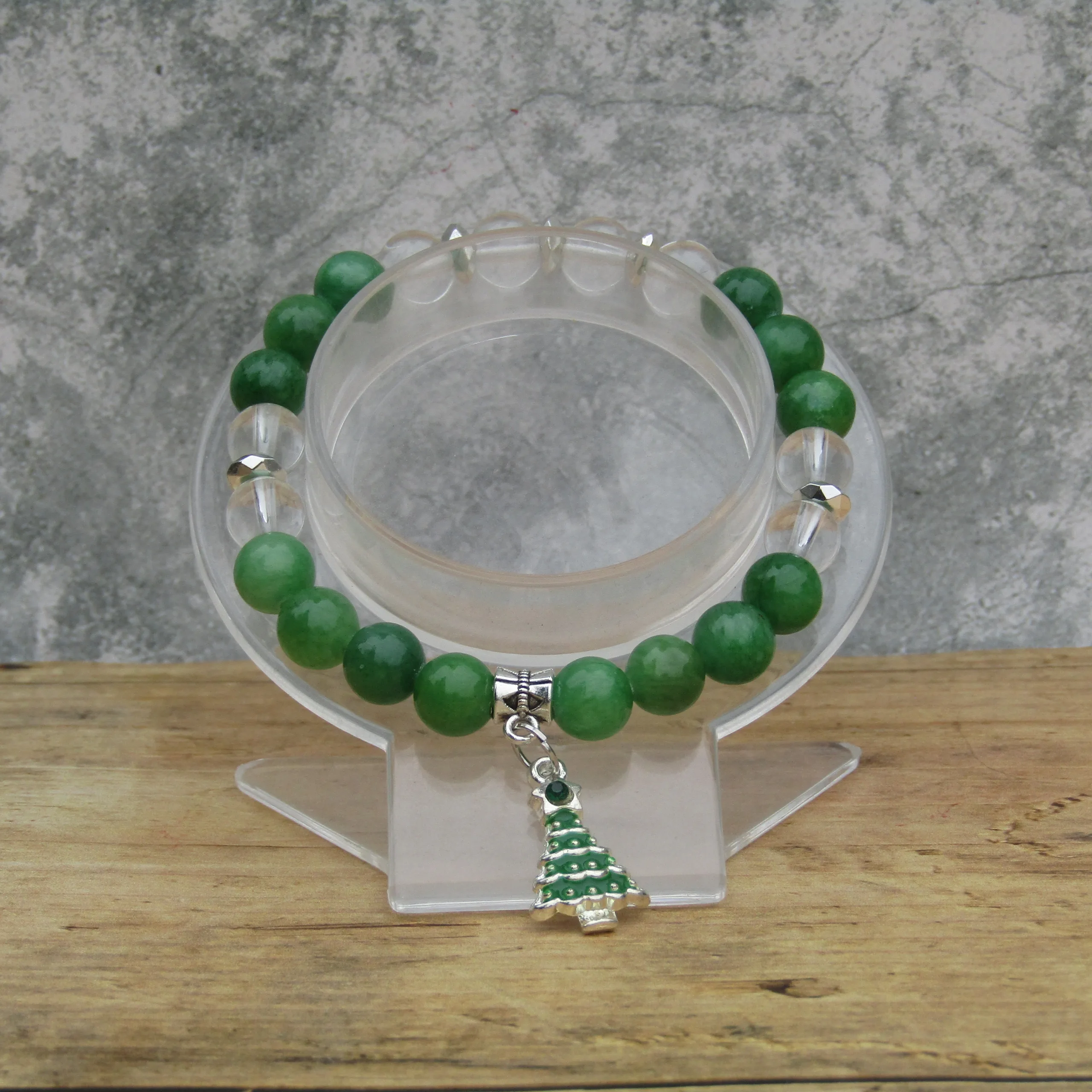 Zold-jade-hegyikristaly-zold-karacsonyfa-medalos-asvany-karkoto-scaled Zöld jade-hegyikristály zöld karácsonyfa medálos ásvány karkötő - Image 1